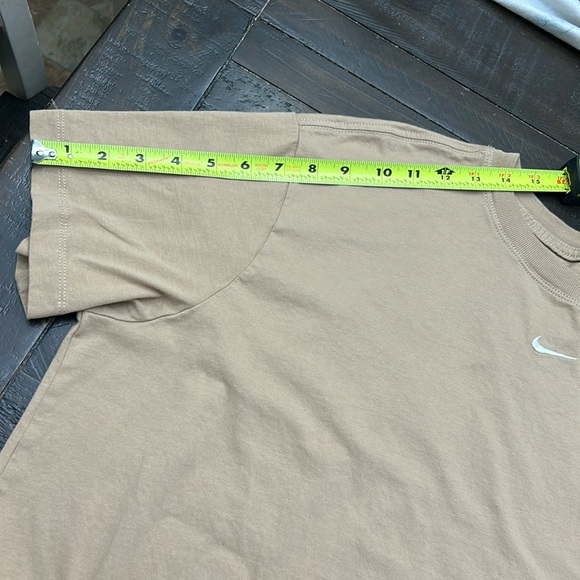 The Nike Tee. Size Large. Loose Fit. - Picture 7 of 8